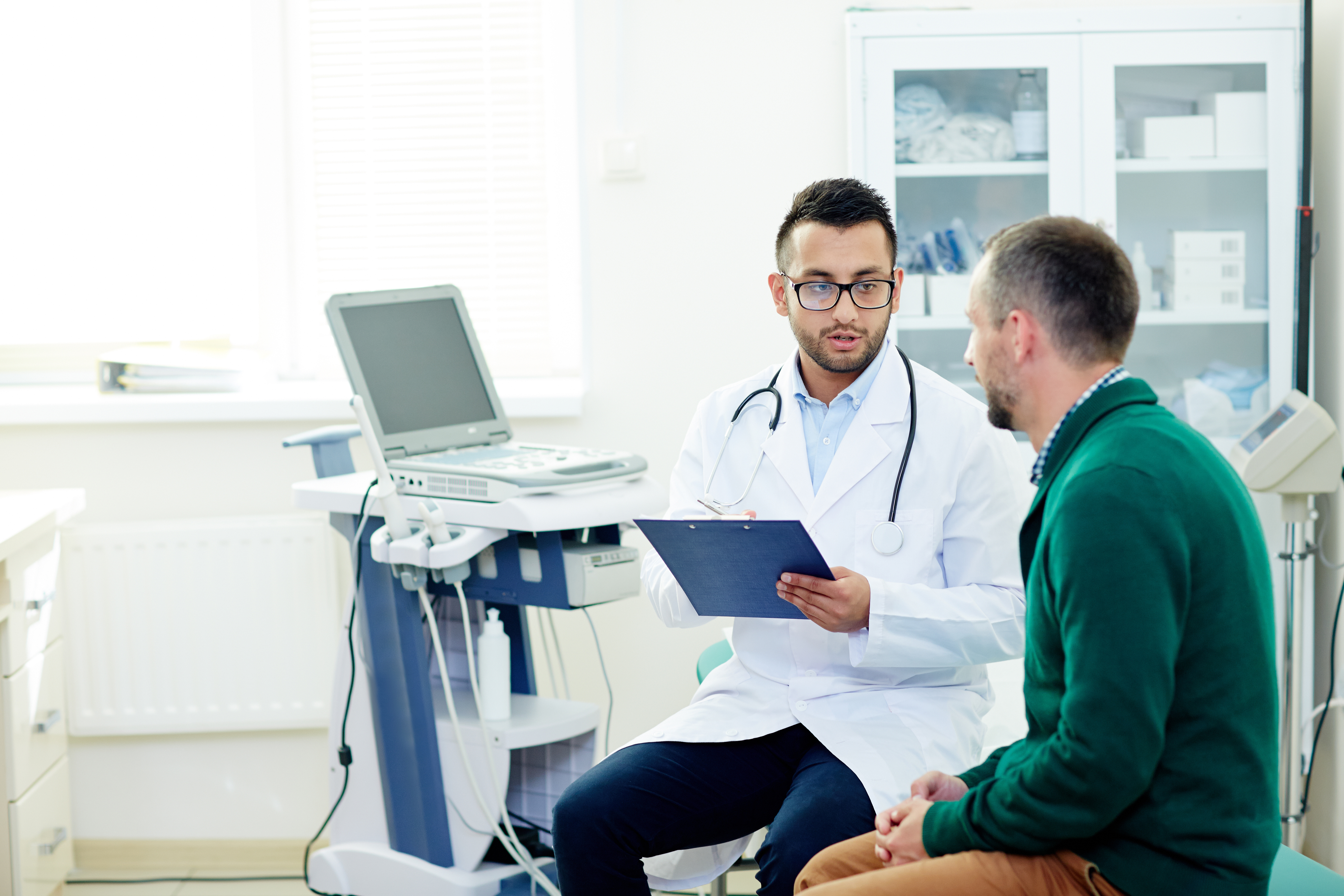AdobeStock_174937901_dr_patient_uro