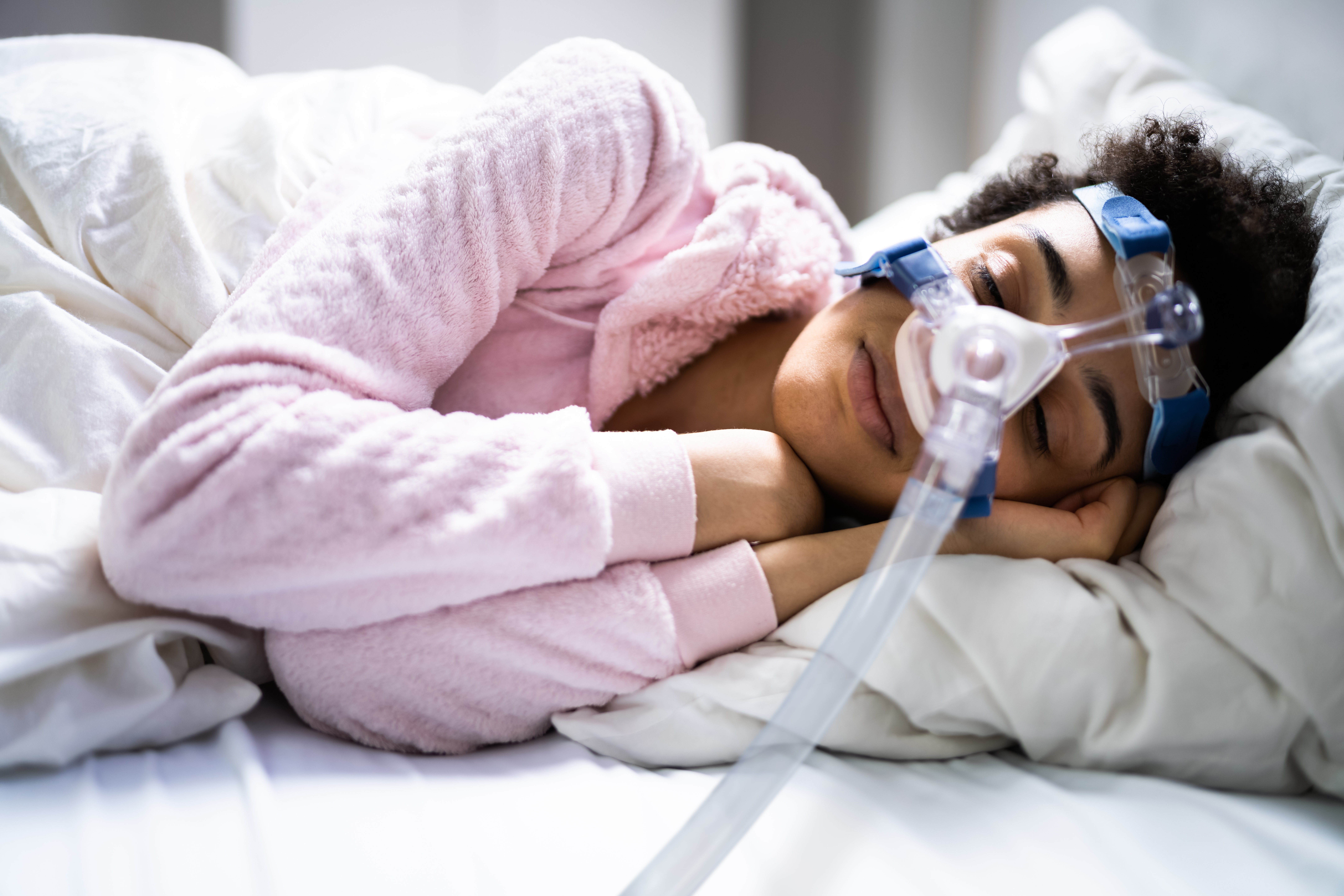 iStock-1351786573_patient_sleep apnea_female_diverse_mask